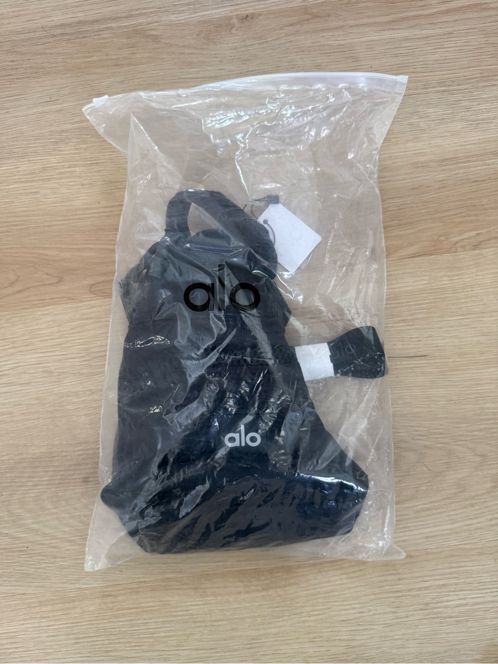 Alo Yoga Crossbody Bucket Bag NWT black - Picture 5 of 5